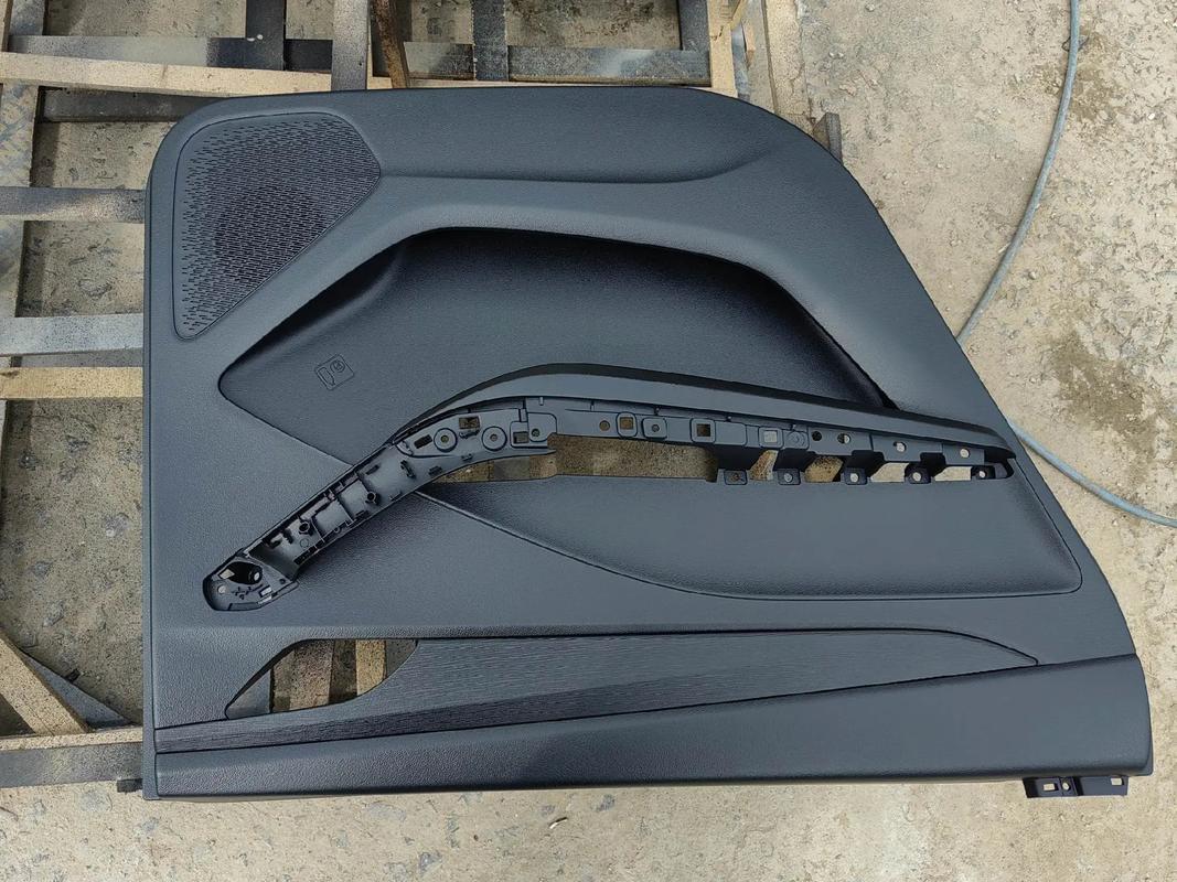 汽车内饰板严重划伤修复及翻新改色服务