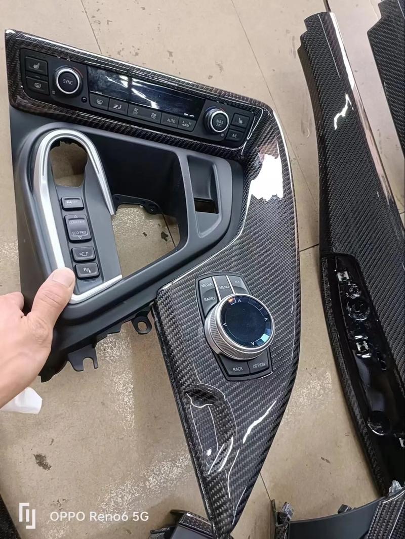 宝马i8内饰件的碳纤维升级 提升质感与性能的完美选择