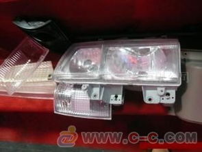 汽车工业的精密基石 大灯、内外饰件、配件与橡胶制品模具