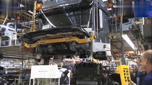 匠心雕琢 探秘奔驰卡车内饰件组装工艺的极致魅力